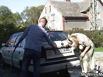 Guy caught doggystyling wifes old mom outdoors